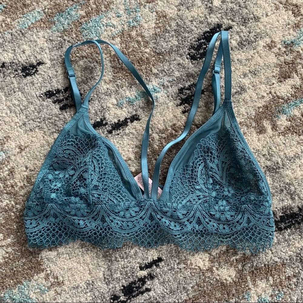 🌸 3/$30 Victoria’s Secret Blue Teal Lace Bralette